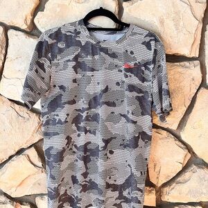 Nike Short Sleeve Gray/White Dri-Fit Camo Tee - M